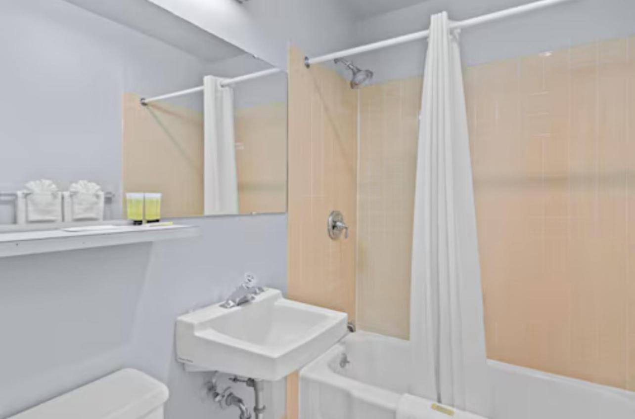 Holiday Lodge Уеначи Екстериор снимка