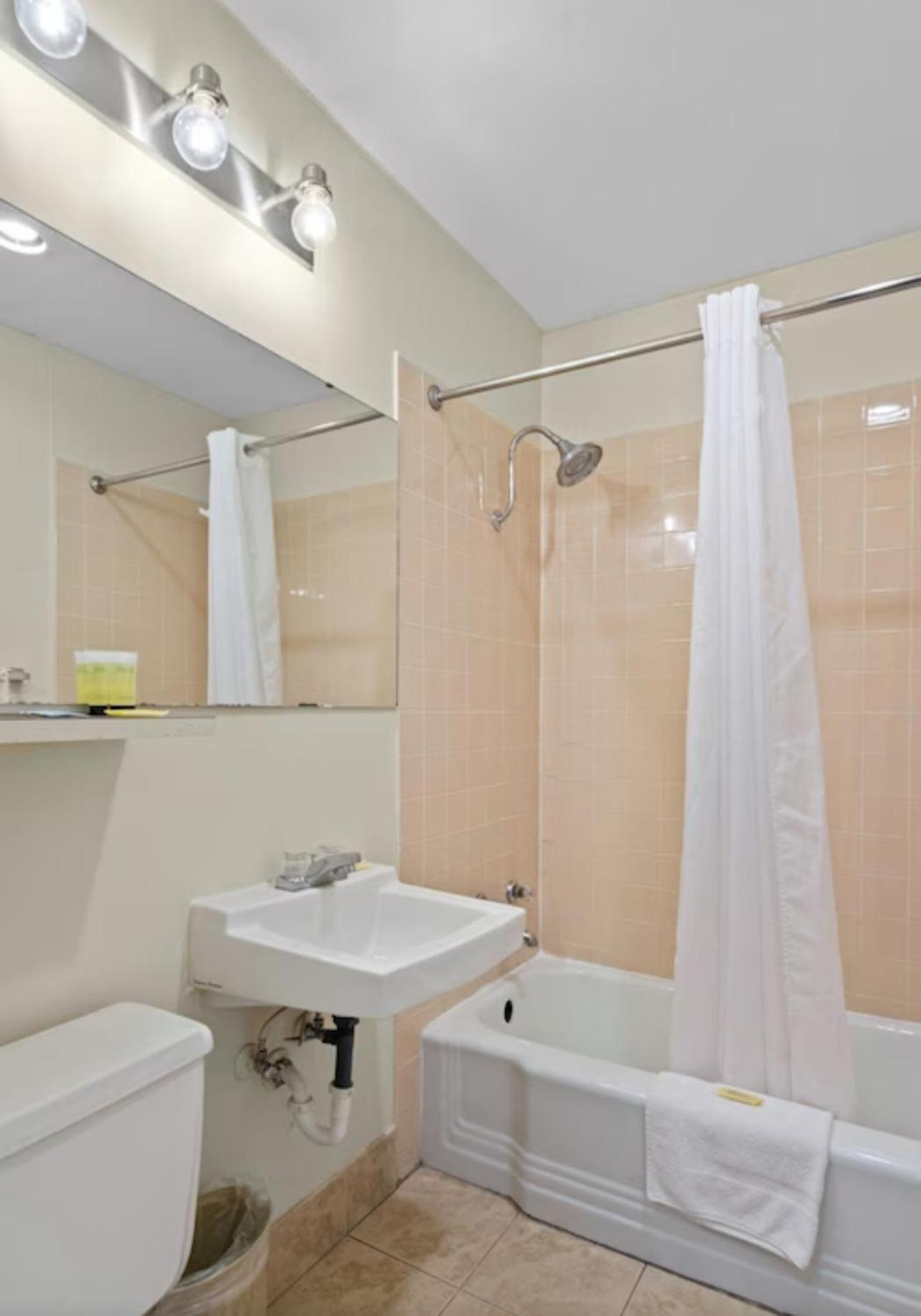 Holiday Lodge Уеначи Екстериор снимка